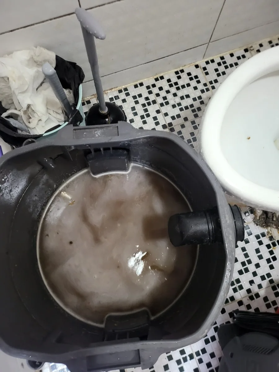 충청북도 충주시 싱크대·변기 막힘 현장 작업 사진 — 자가 대처 방법과 전문가의 정밀 진단이 필요한 기준