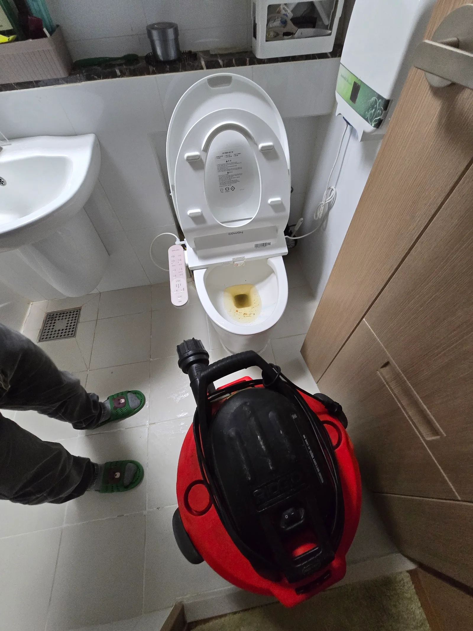 경상남도 산청군 싱크대·변기 막힘 현장 작업 사진 — 직접 대처의 한계와 전문가 확인이 필요한 기준